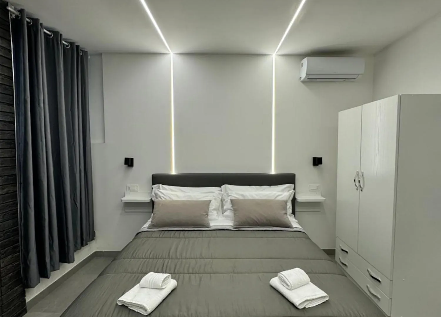 Casa Spaccanapoli contacts